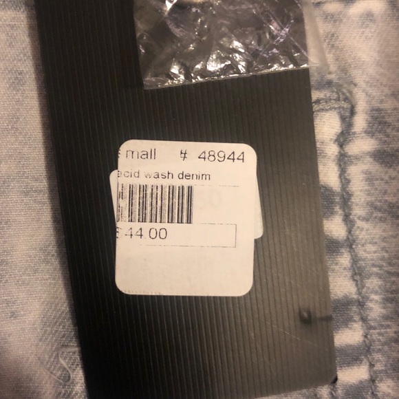 Signature8 - Distressed Light Denim Skirt Small - Picture 5 of 6